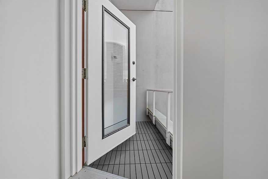 1012 933 Seymour Street