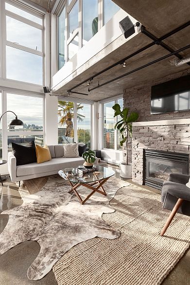 1002 289 Alexander Street