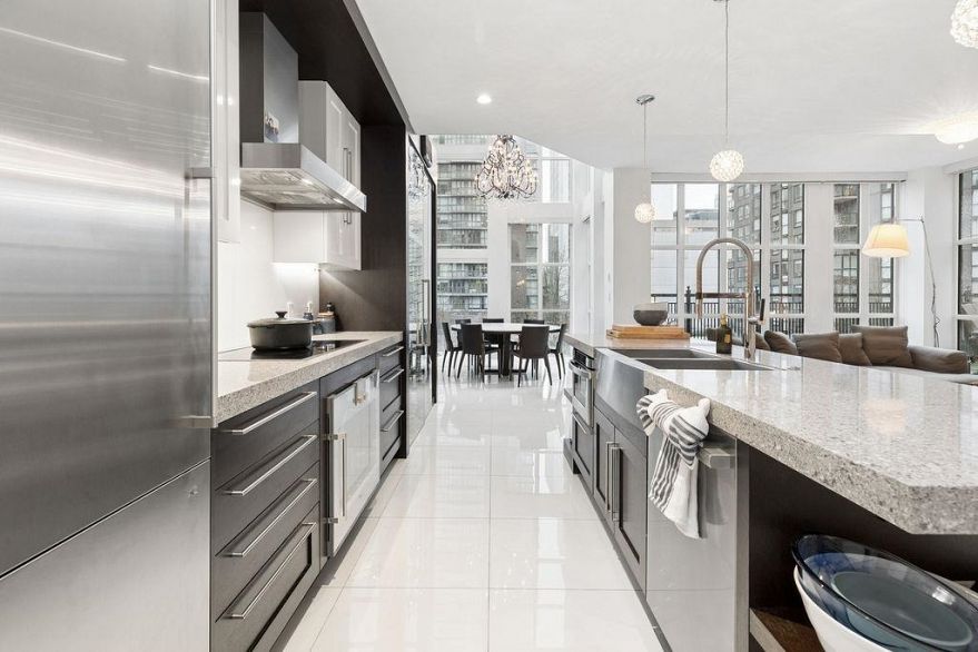 PH2 1102 Hornby Street