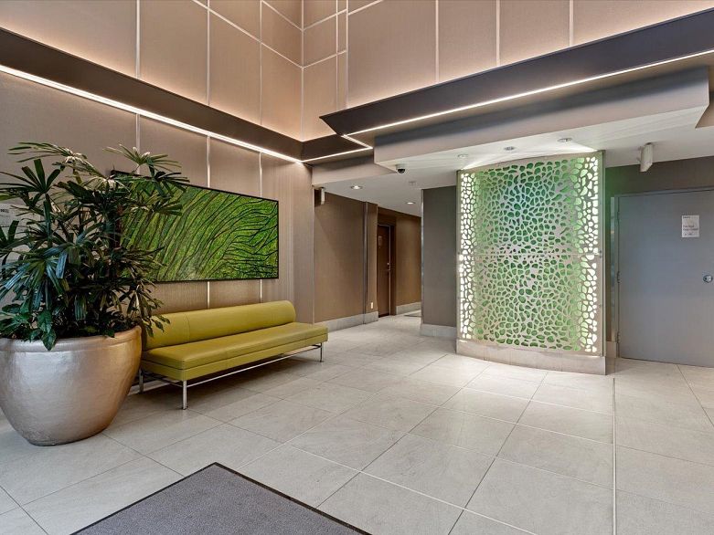 1203 928 Richards Street