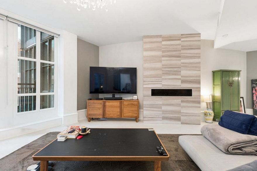 PH2 1102 Hornby Street