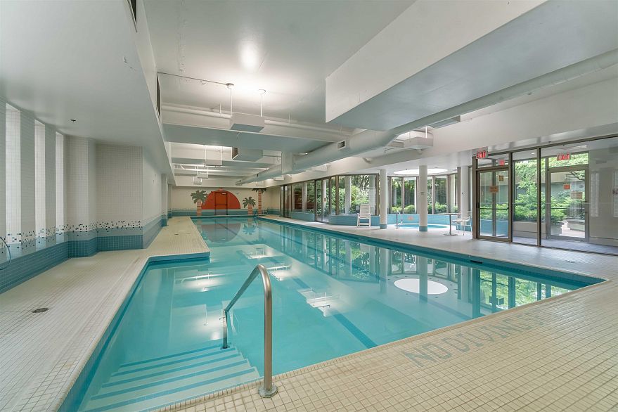 2201 909 Burrard Street