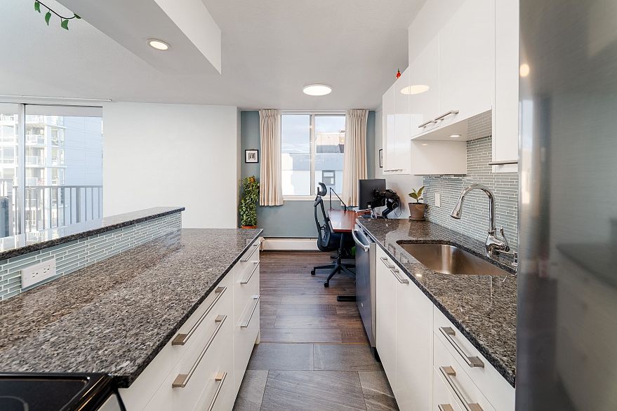 2004 1251 Cardero Street