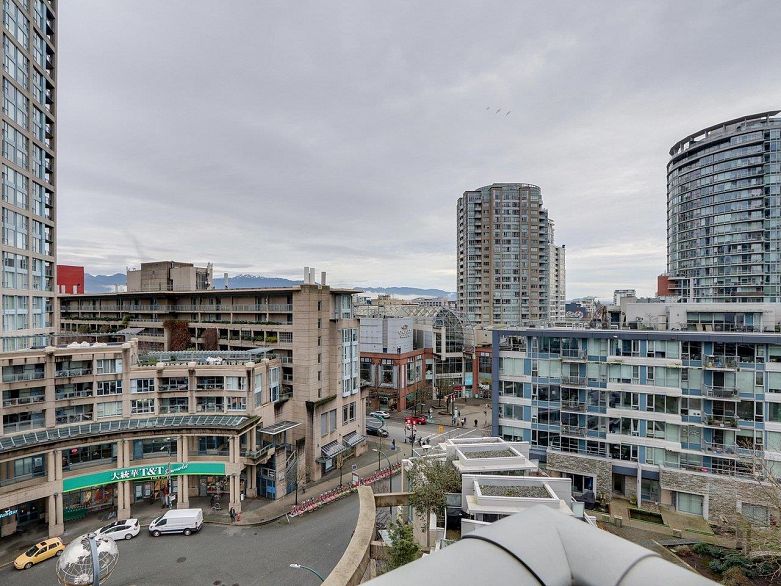 1006 188 Keefer Place