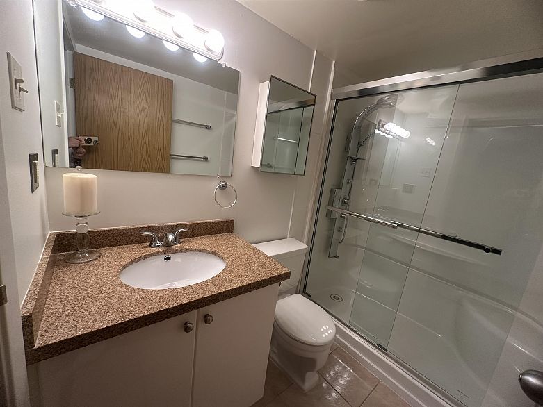 207 1080 Broughton Street