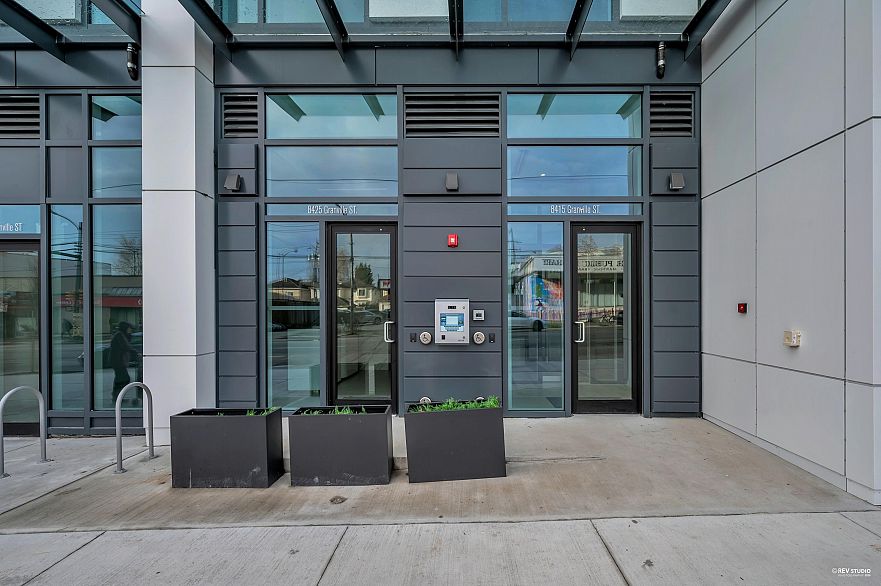 304 8415 Granville Street