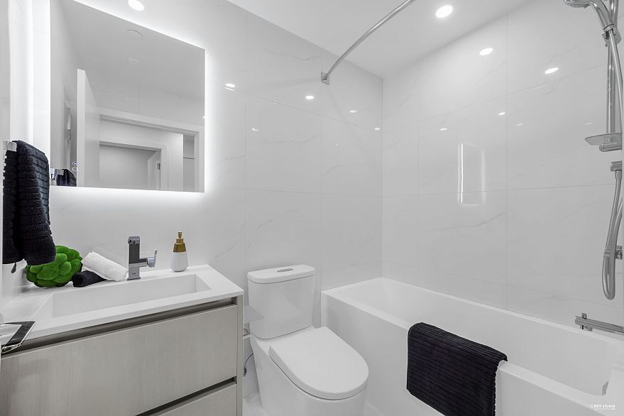 702 8415 Granville Street