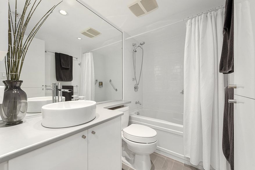 1711 788 Hamilton Street