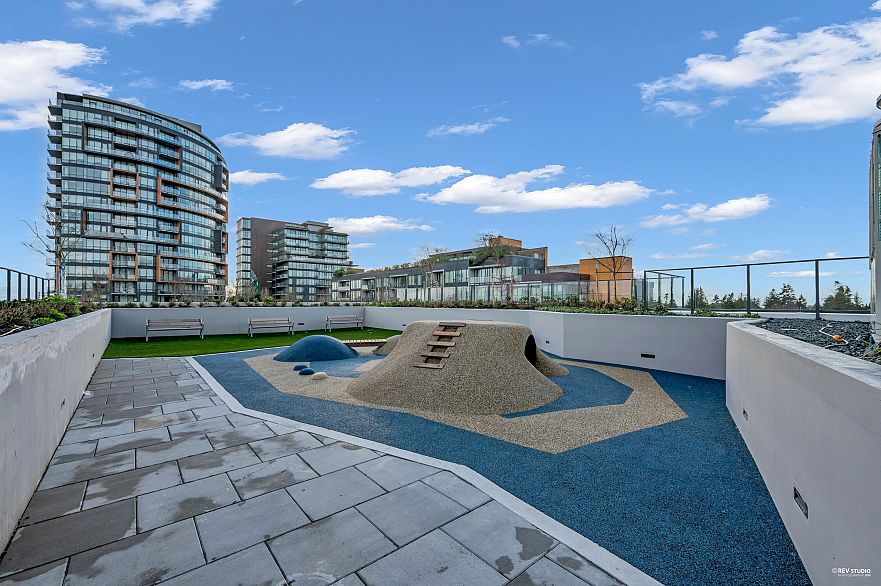 304 8415 Granville Street