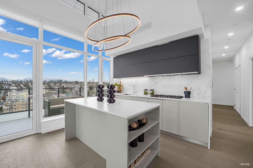 1001 8415 Granville Street