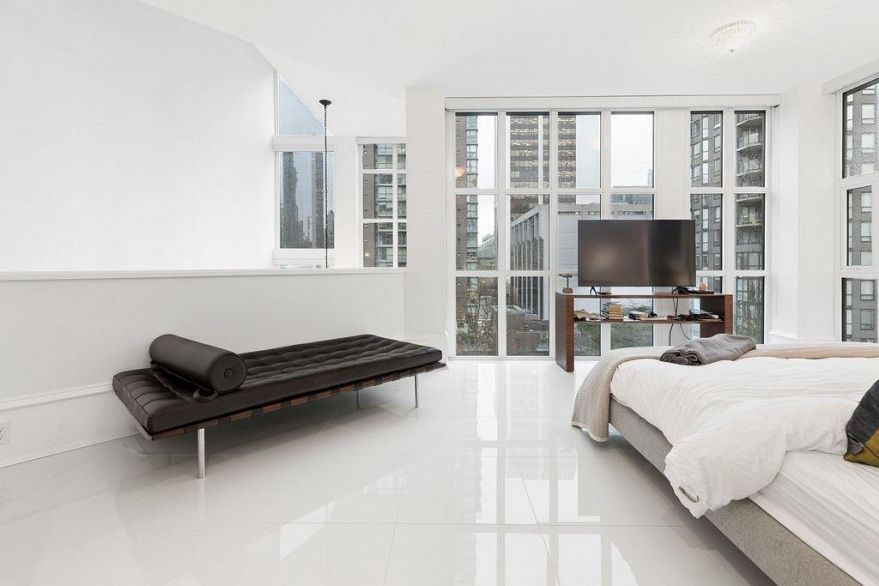 PH2 1102 Hornby Street