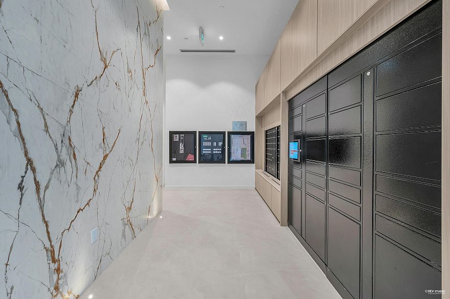 304 8415 Granville Street