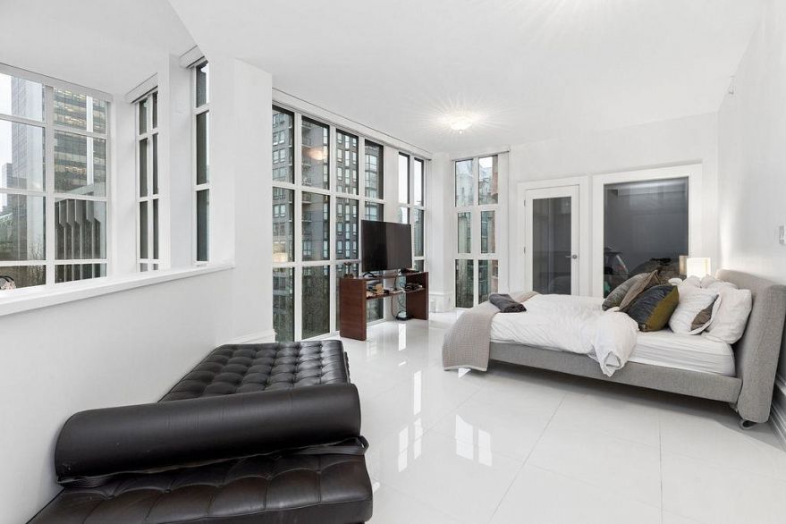 PH2 1102 Hornby Street