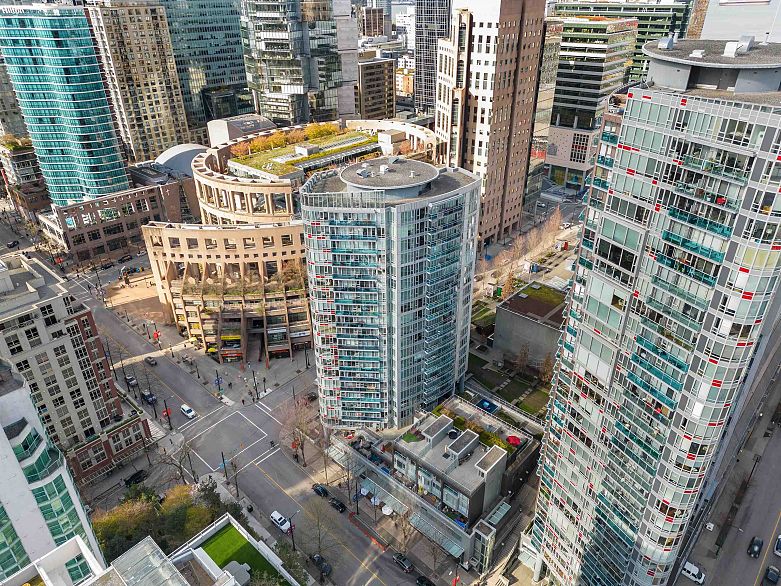 1711 788 Hamilton Street