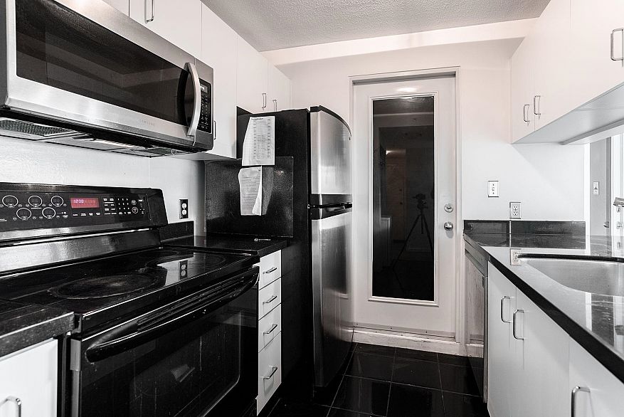 909 438 Seymour Street