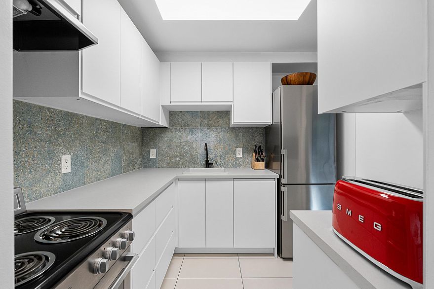 105 1875 W 8th Avenue