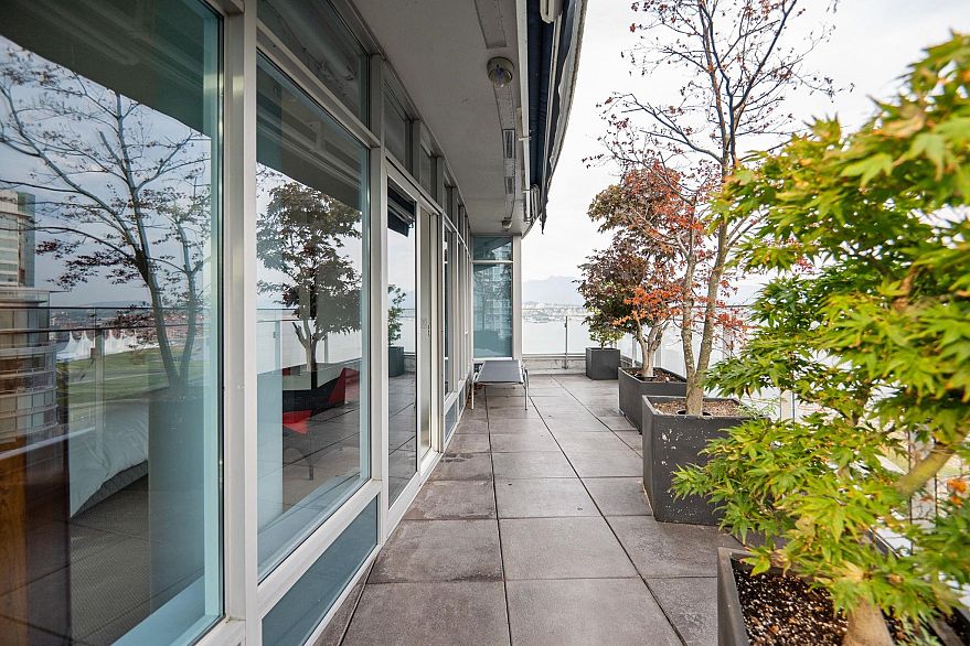 2502 1233 W Cordova Street