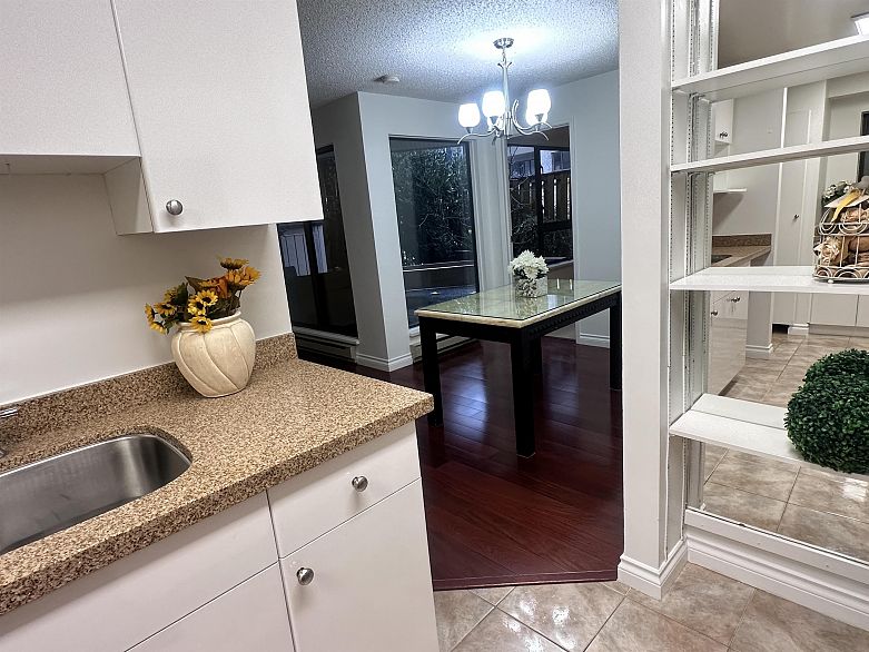 207 1080 Broughton Street