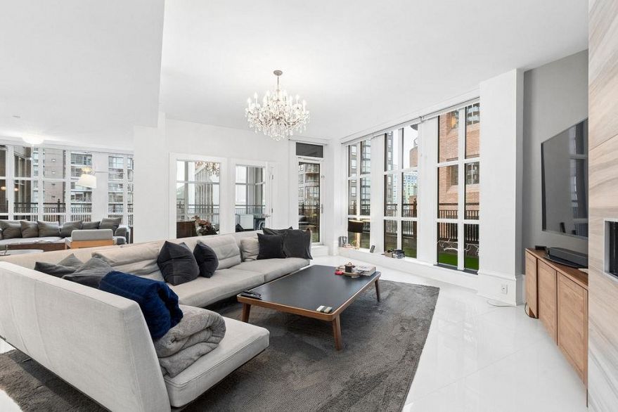 PH2 1102 Hornby Street