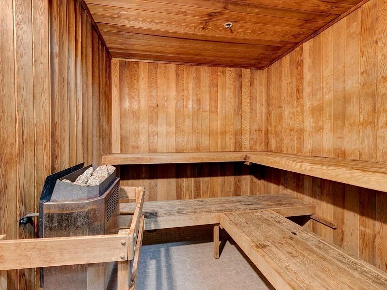 1203 928 Richards Street