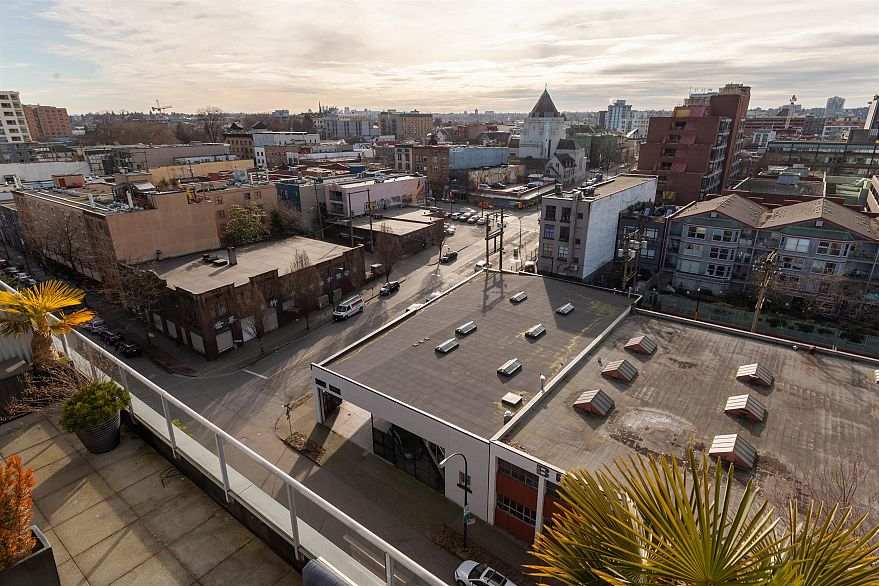 1002 289 Alexander Street