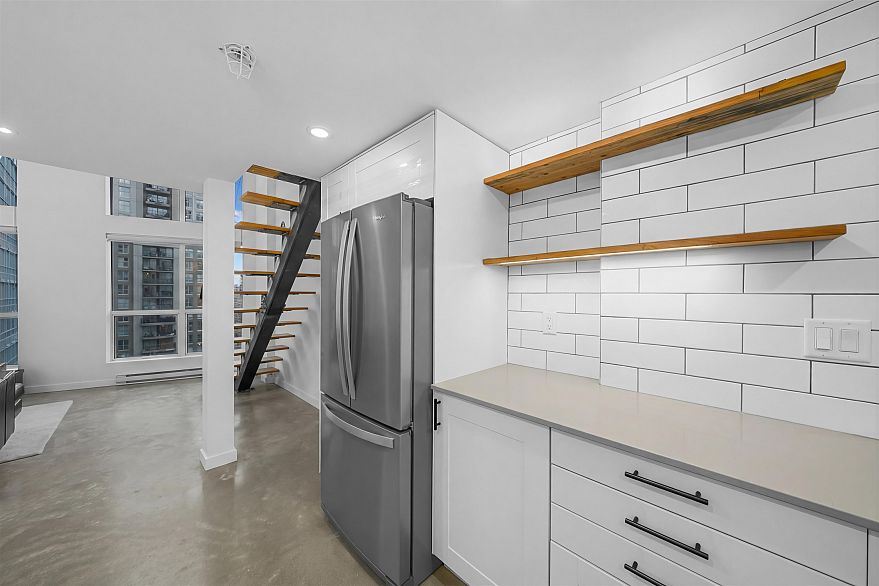 1012 933 Seymour Street