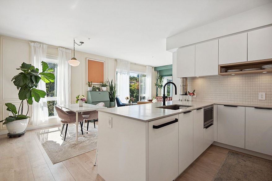 321 2520 Guelph Street