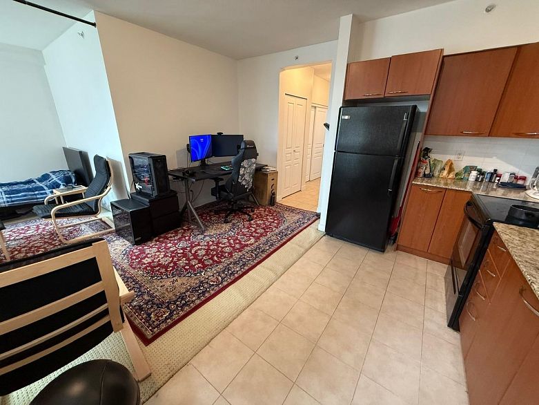 302 4028 Knight Street