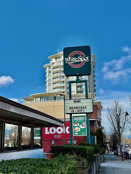 302 4028 Knight Street