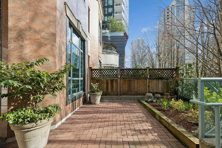 104 293 Smithe Street