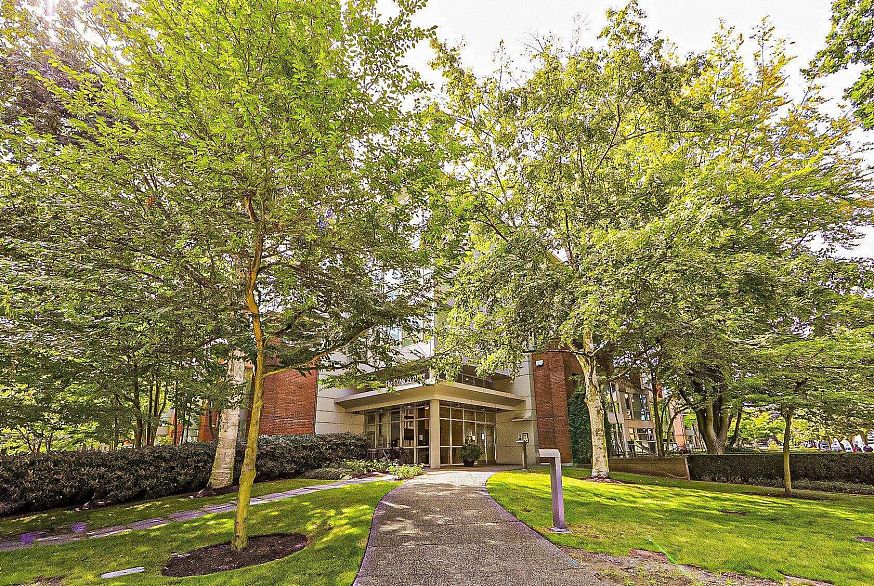 412 618 W 45th Avenue