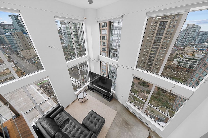 1012 933 Seymour Street