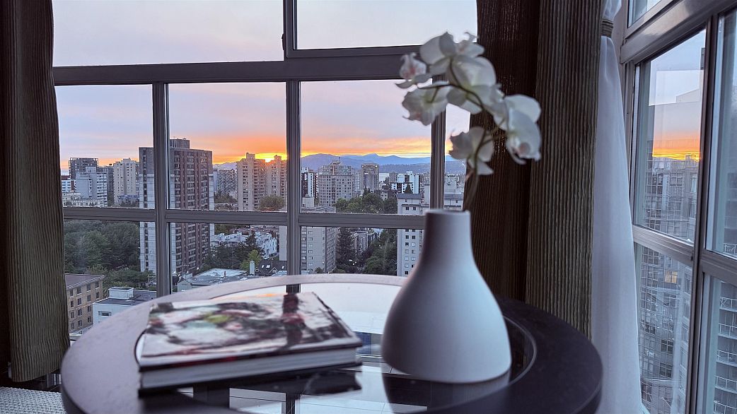 2201 909 Burrard Street