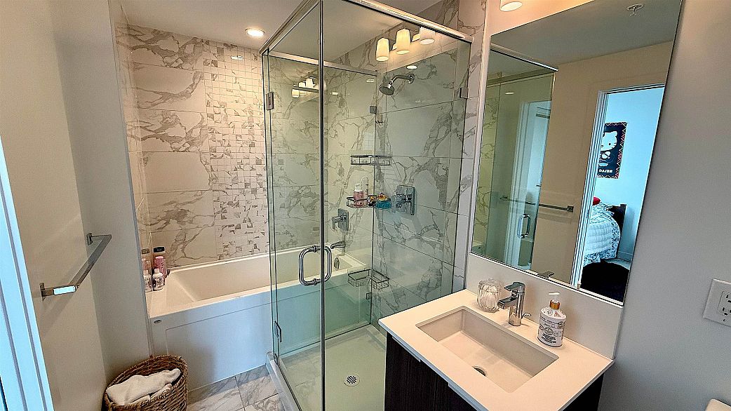 3804 1283 Howe Street