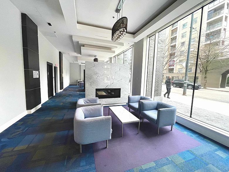 3804 1283 Howe Street