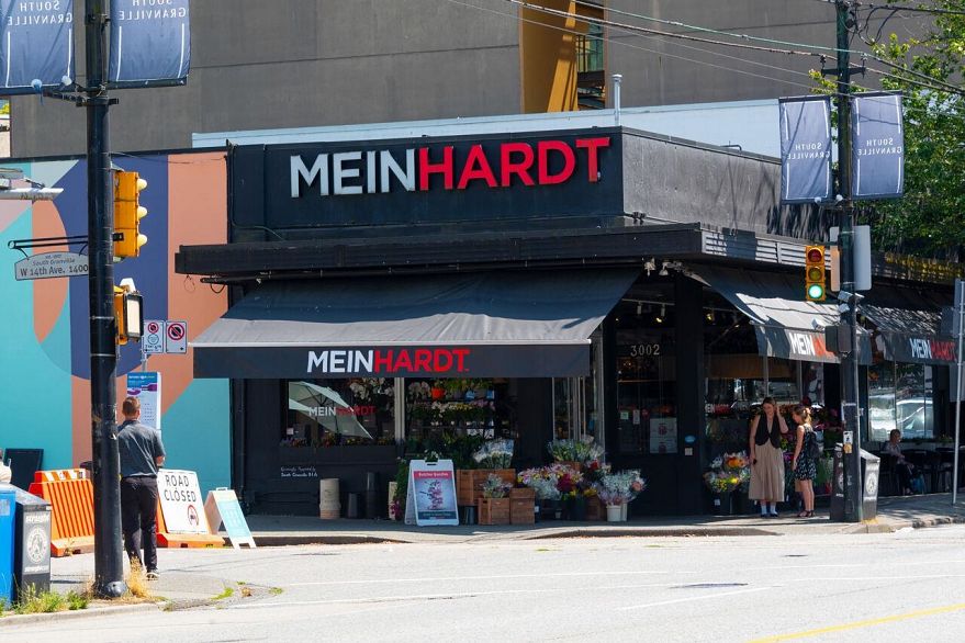 401 1566 W 13 Avenue