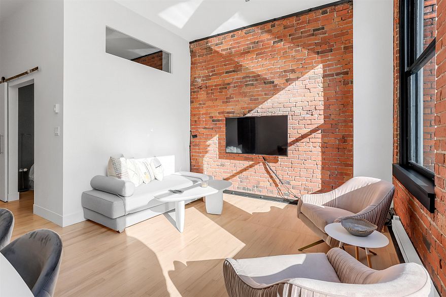 201 345 Water Street