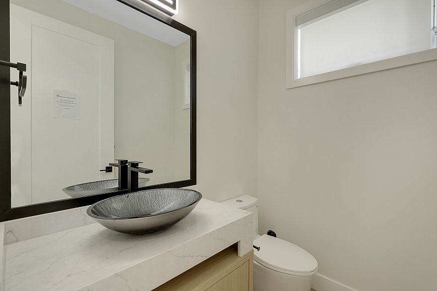 2 3695 E 26th Avenue