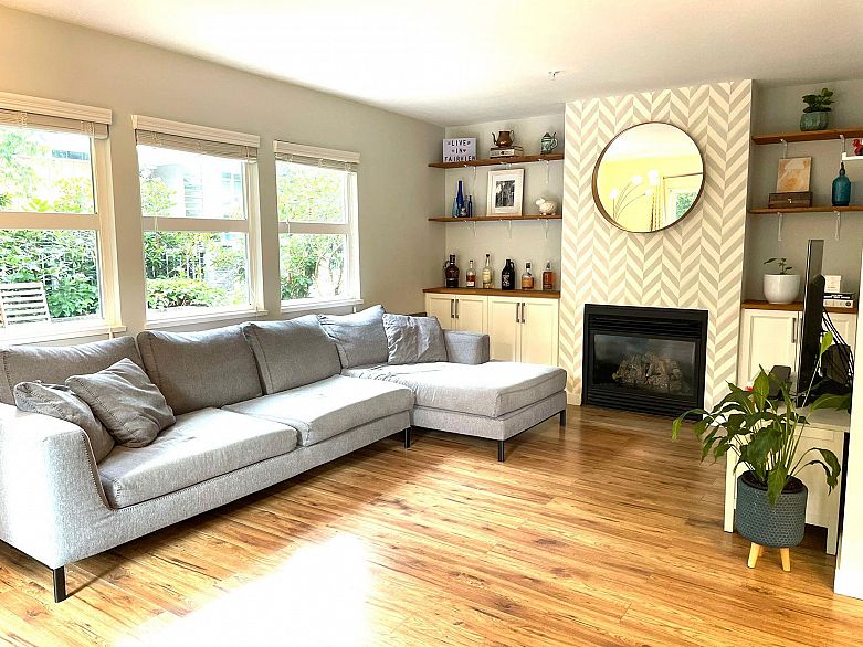 102 3008 Willow Street