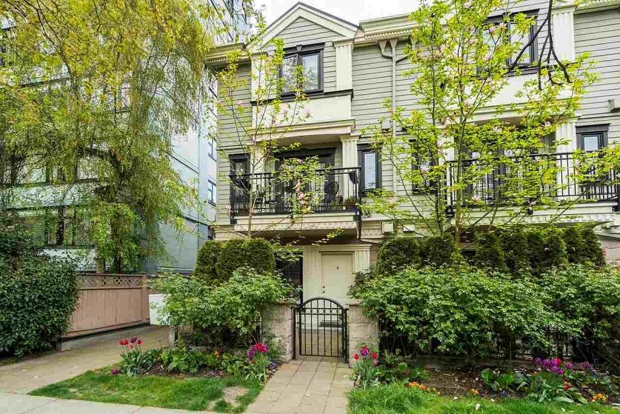 3 1135 Barclay Street