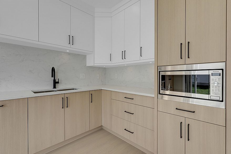 2 3695 E 26th Avenue