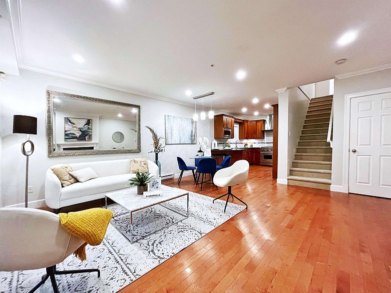 3 1135 Barclay Street