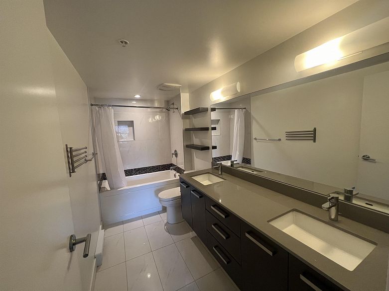 307 2858 W 4th Avenue