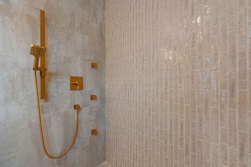 1 5883 Sophia Street