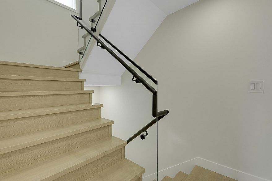 2 3695 E 26th Avenue