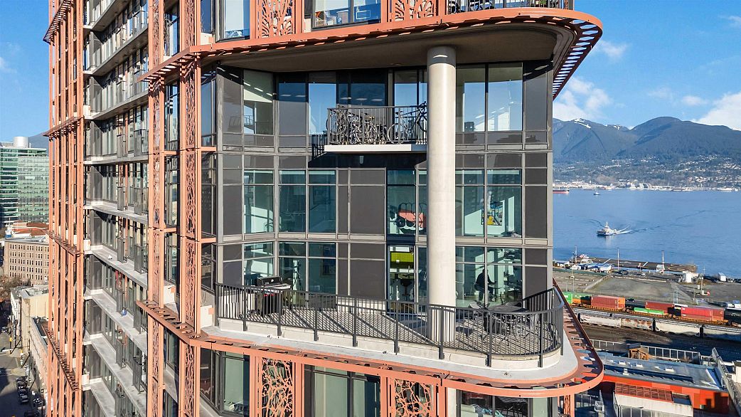 2306 128 W Cordova Street