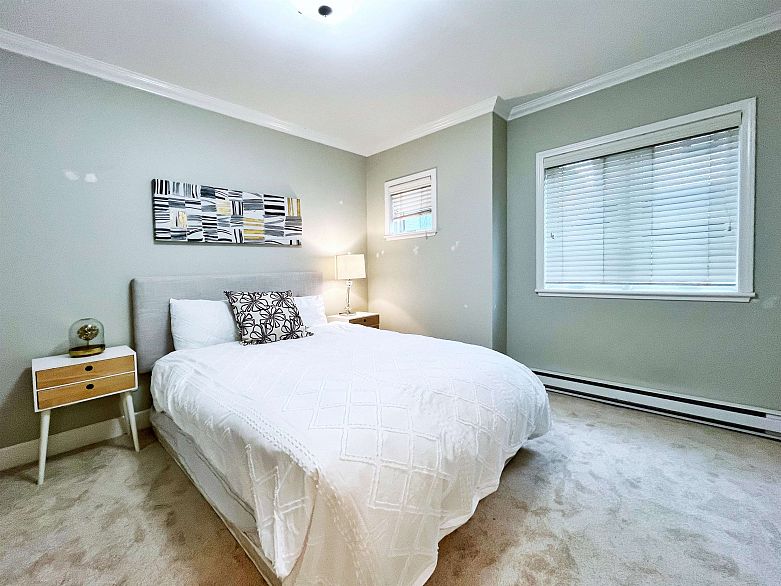 3 1135 Barclay Street