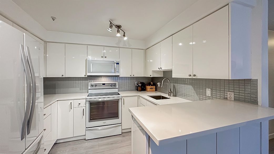 309 2211 Wall Street