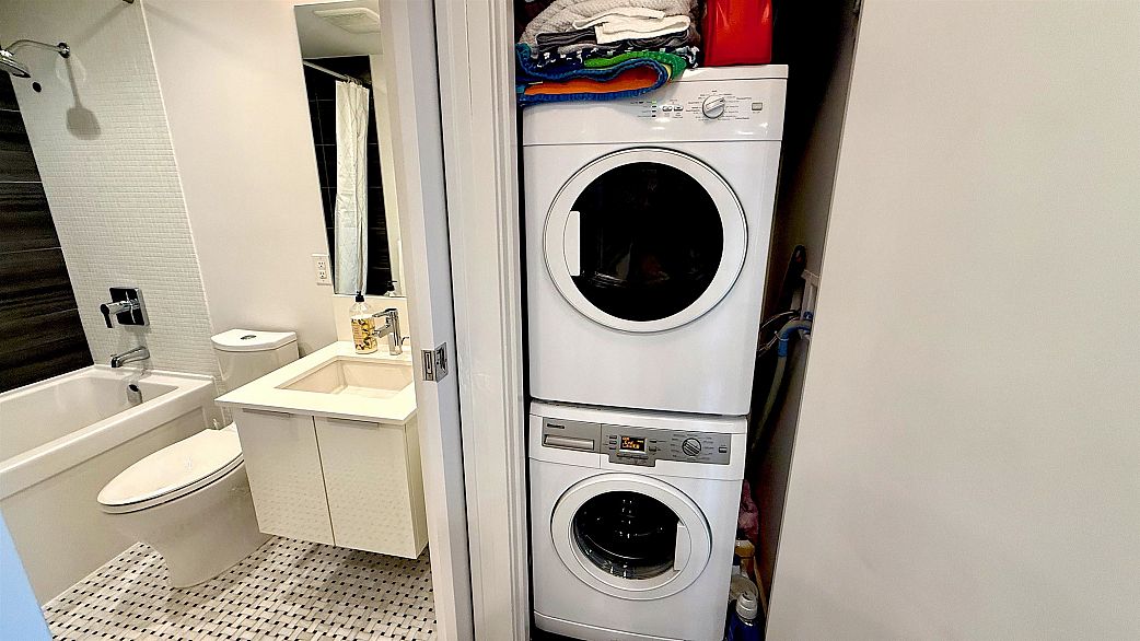 3804 1283 Howe Street