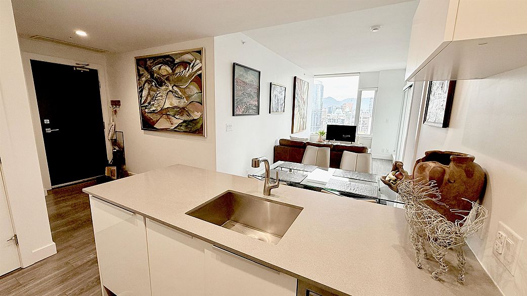 3804 1283 Howe Street